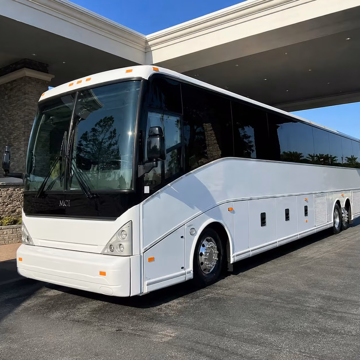 annarborcharterbus com can coordinate multi stop airport shuttles for university of michigan groups